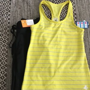 XS Women workout top and bottom